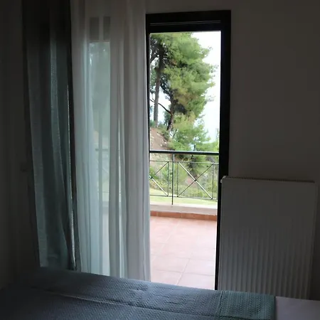 Thea Thalassa 1 * Kalandra