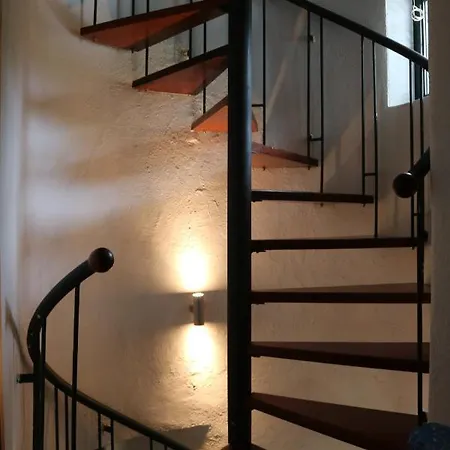 Thea Thalassa 1 * Kalandra